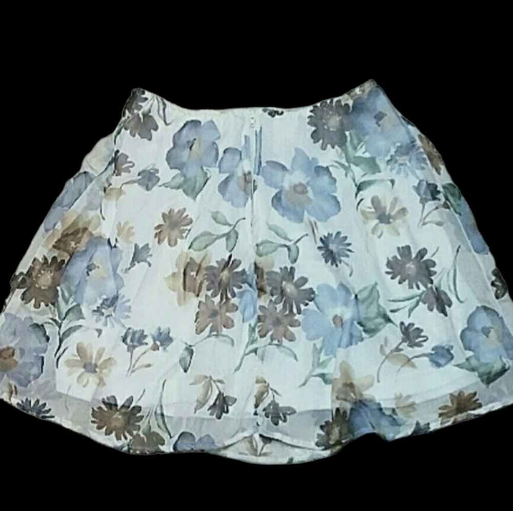 *CLEARANCE*Floral Pastel Mini-Skirt Cream Size Med - Picture 3 of 3